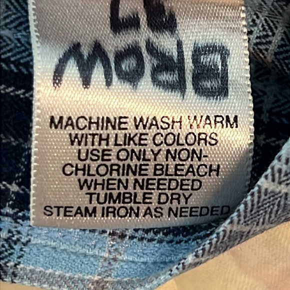 ST . JOHN’S BAY Plaid Shirt - Picture 5 of 5